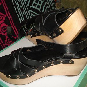 Marc Fisher Cute summer  black leather Scrappy wedges Sz7